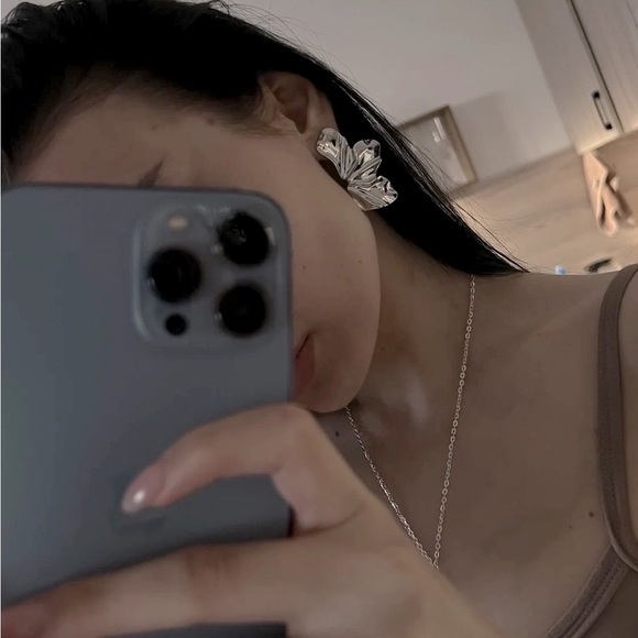 FRENCH Petal Silver Stud Earrings - Picture 1 of 7